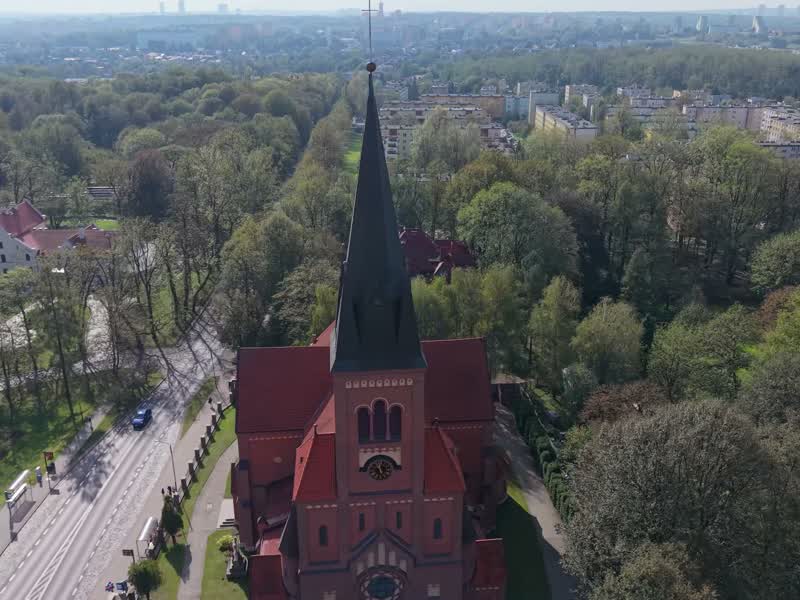 Wieża kościoła z lotu, wideo